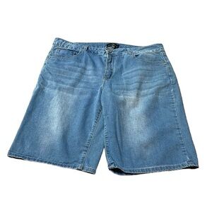 One 5 One size 14 Bermuda jean shorts